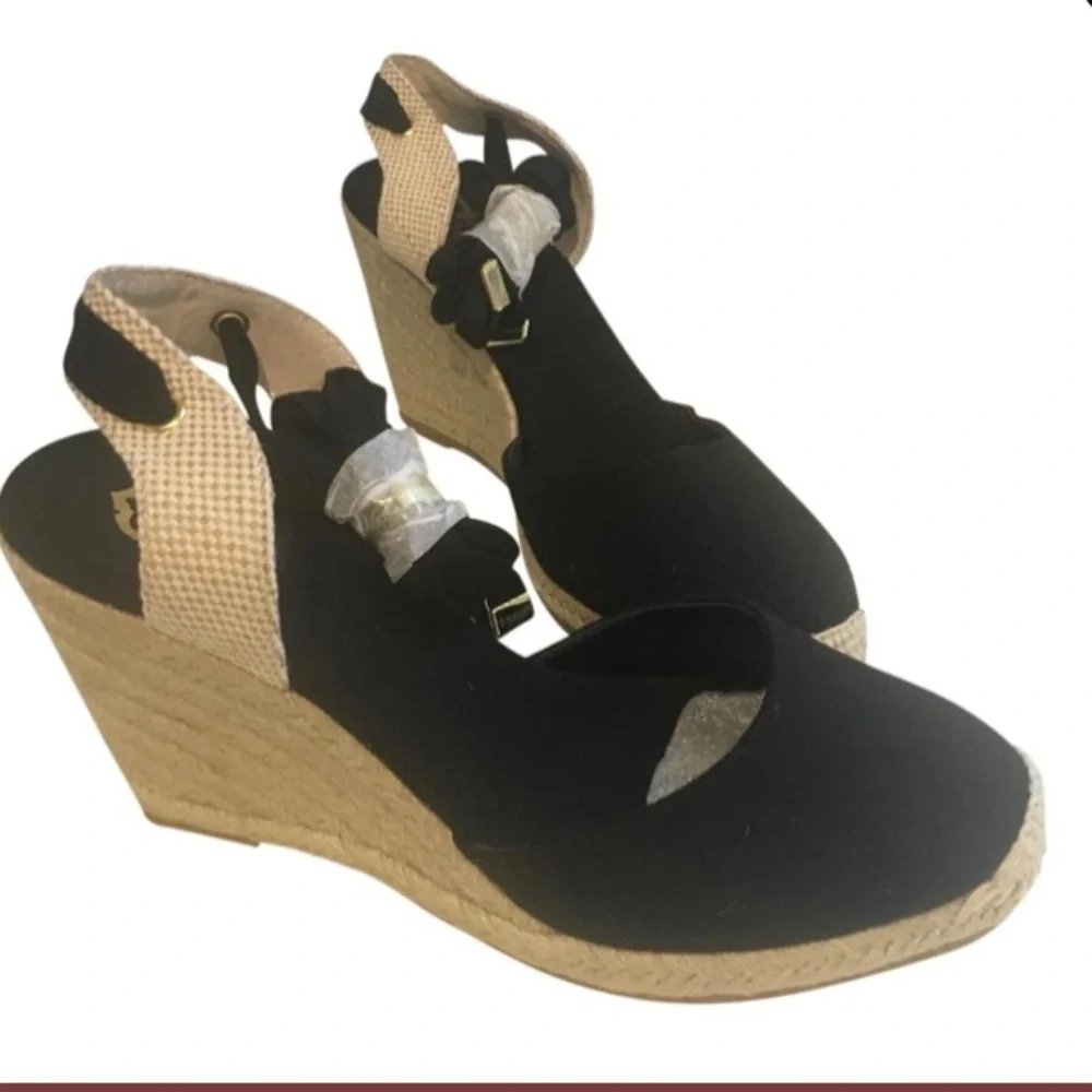 C. Wonder Wedge Eyelet Espadrille Black  - 9 Like New